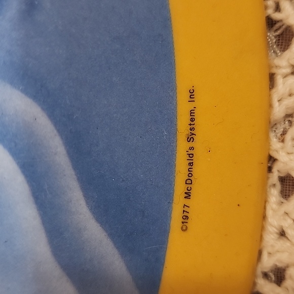 SALE!! Vintage 1977 McDonald's plastic plates set of 2 - Picture 5 of 5